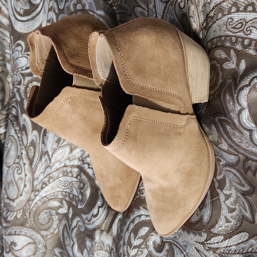 NWT Dolce Vita Booties